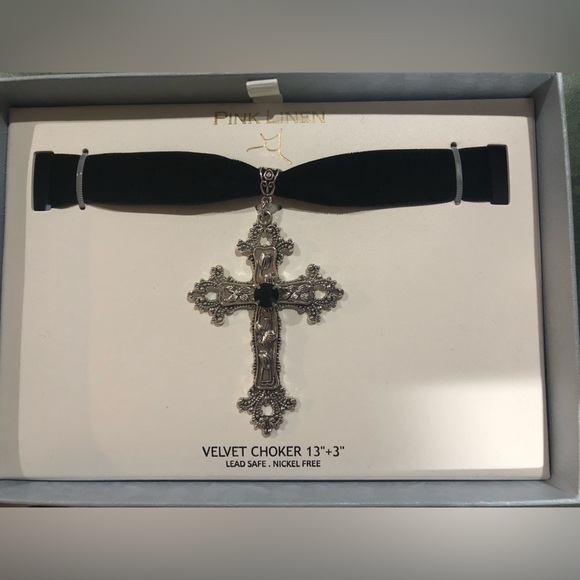 Jewelry - Black velvet strap black onyx look silver cross 13”‎ goth mystical choker new